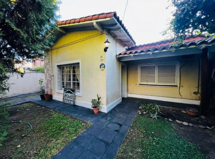 Casa · 100m² · 3 Ambientes · 2 Cocheras