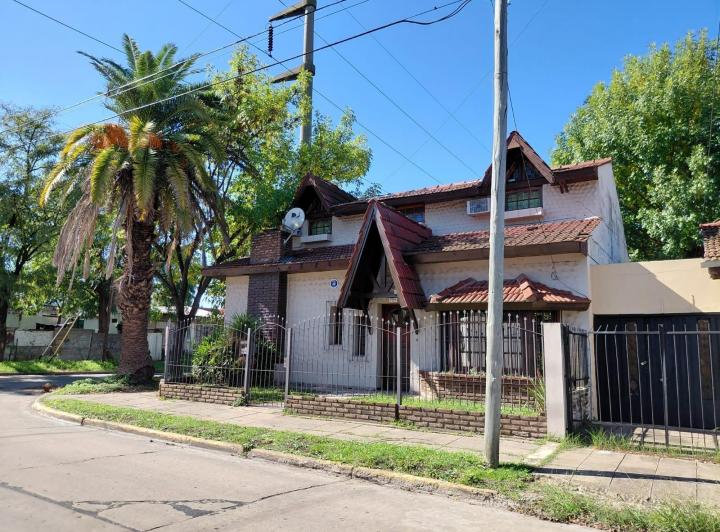 Casa · 132m² · 5 Ambientes · 2 Cocheras
