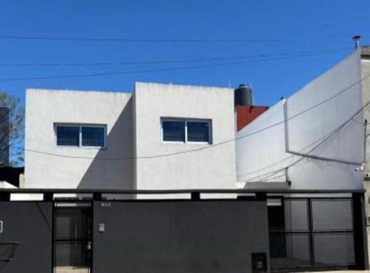 Casa · 180m² · 5 Ambientes · 3 Cocheras