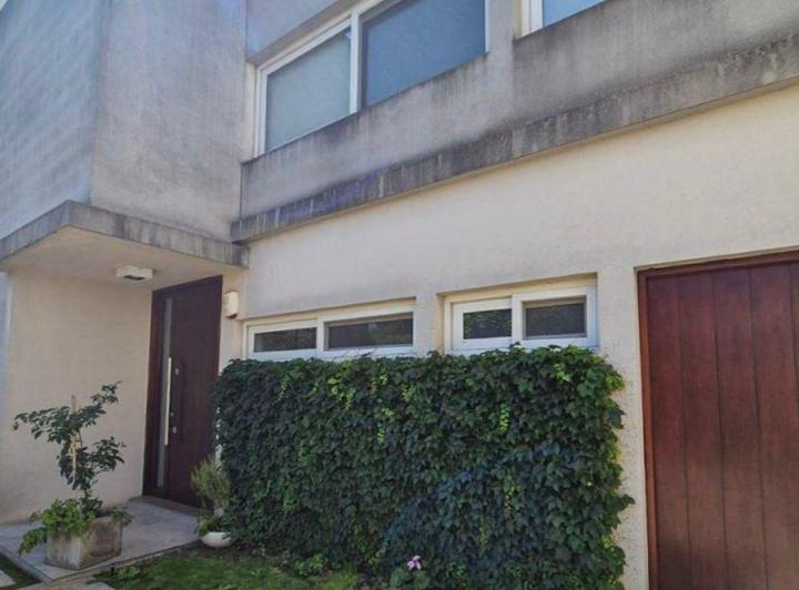 Casa · 200m² · 4 Ambientes · 2 Cocheras