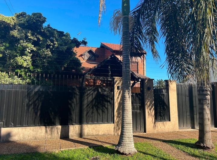 Casa · 170m² · 5 Ambientes · 4 Cocheras