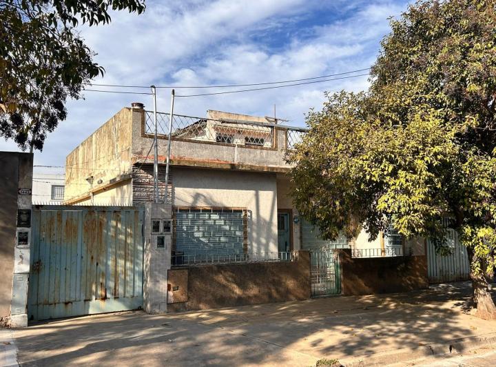 Casa · 265m² · 7 Ambientes · 5 Cocheras