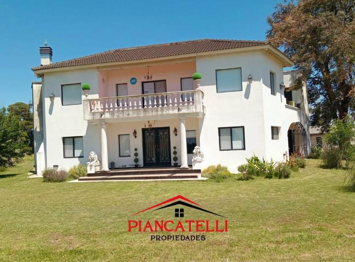 Casa · 335m² · 4 Ambientes · 4 Cocheras