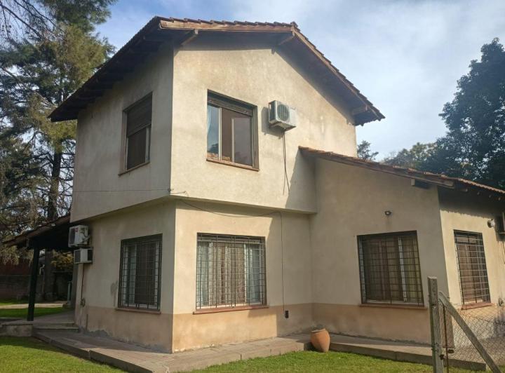 Casa · 180m² · 4 Ambientes · 2 Cocheras