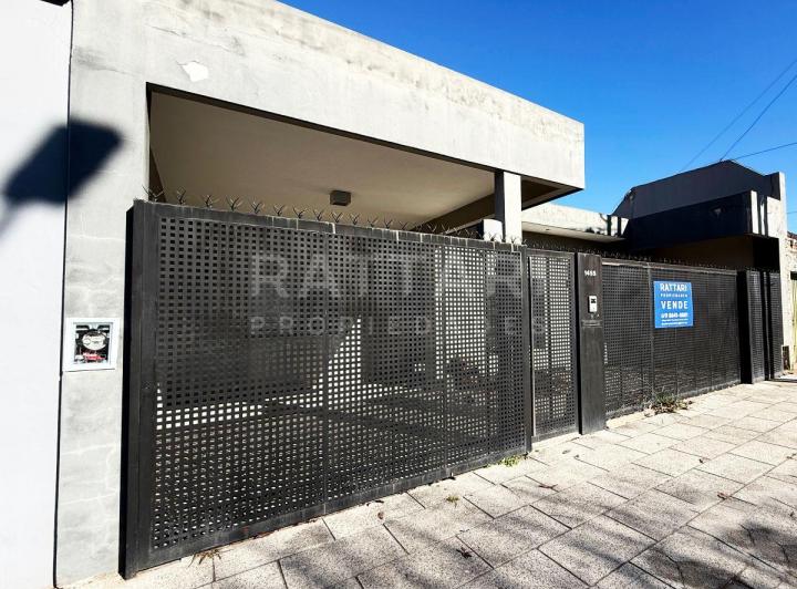 Casa · 180m² · 5 Ambientes · 2 Cocheras
