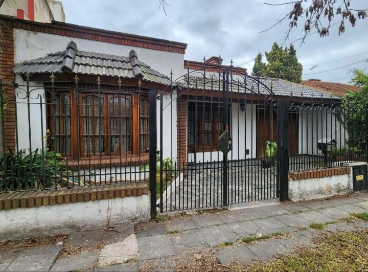 Casa · 122m² · 4 Ambientes · 3 Cocheras