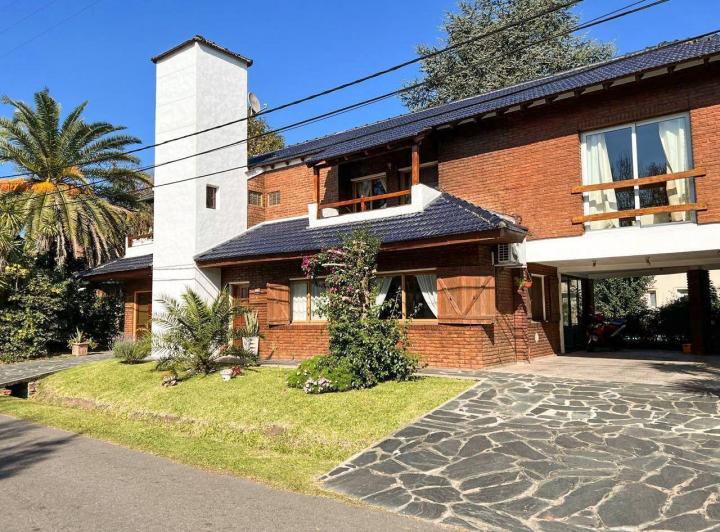 Casa · 200m² · 6 Ambientes
