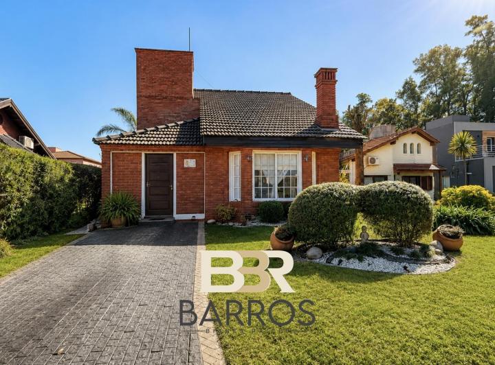 Casa · 172m² · 5 Ambientes · 2 Cocheras