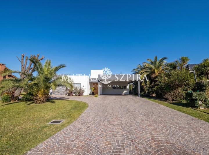 Casa · 244m² · 4 Ambientes