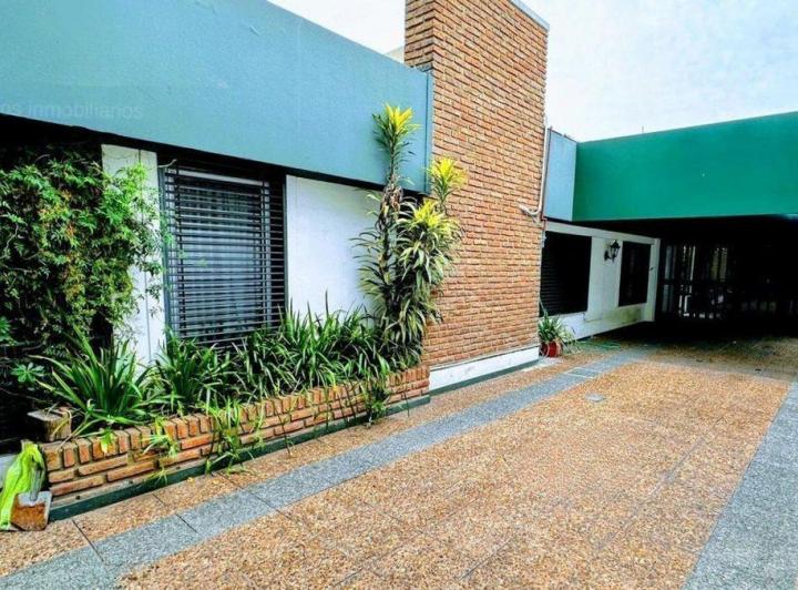 Casa · 148m² · 4 Ambientes · 2 Cocheras
