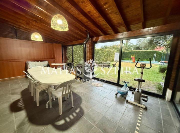 Casa · 200m² · 4 Ambientes · 1 Cochera