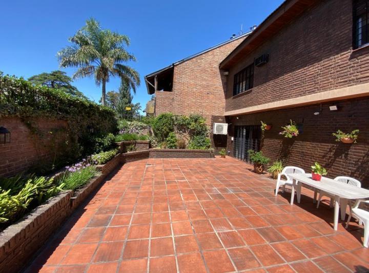Casa · 220m² · 6 Ambientes · 2 Cocheras