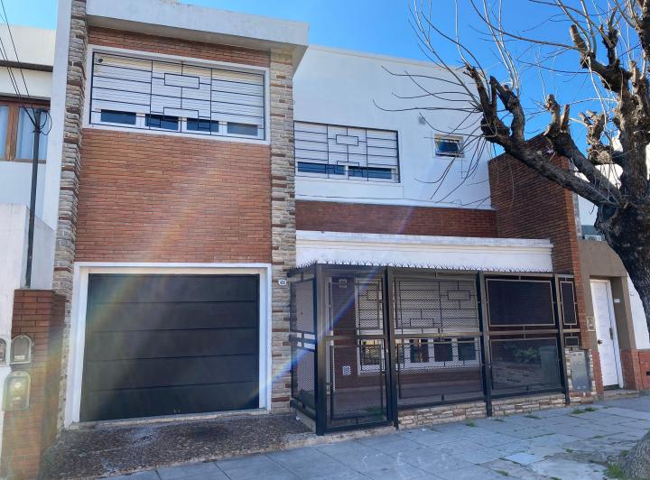Casa · 190m² · 5 Ambientes · 1 Cochera