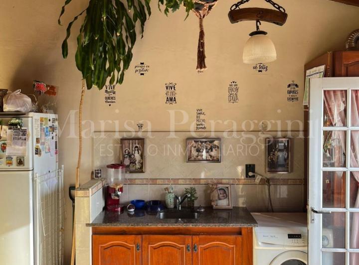 Casa · 220m² · 6 Ambientes · 1 Cochera