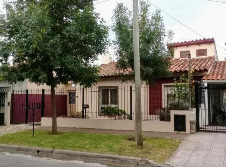 Casa · 140m² · 4 Ambientes · 1 Cochera