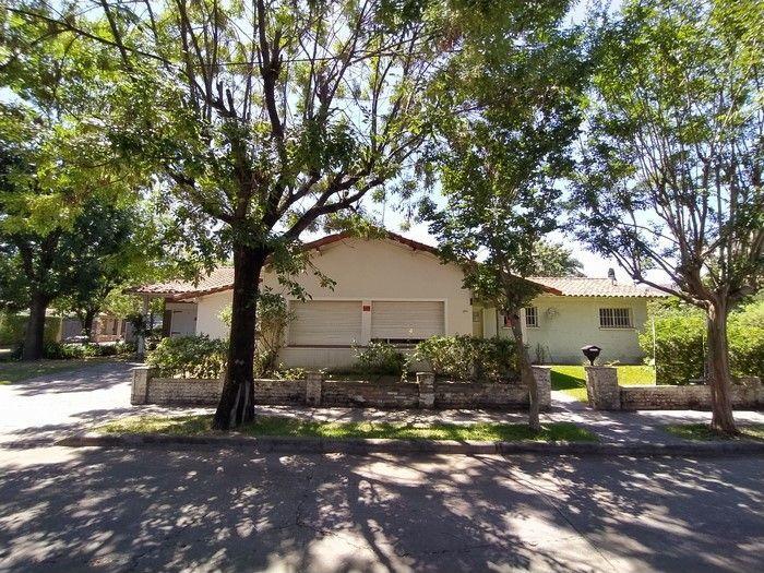 Casa · 320m² · 5 Ambientes · 3 Cocheras