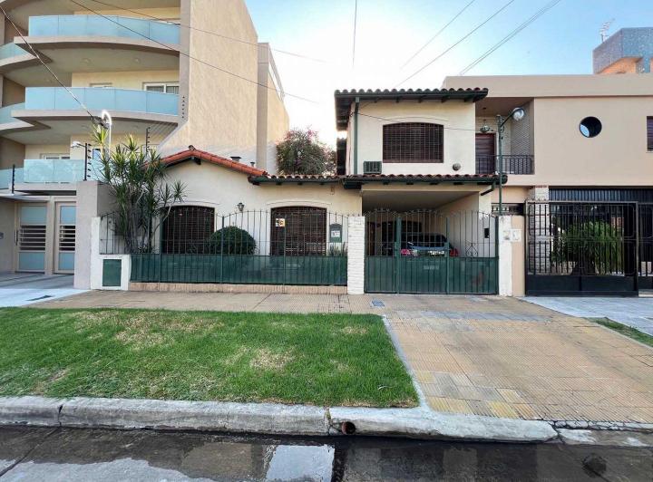 Casa · 195m² · 5 Ambientes · 1 Cochera