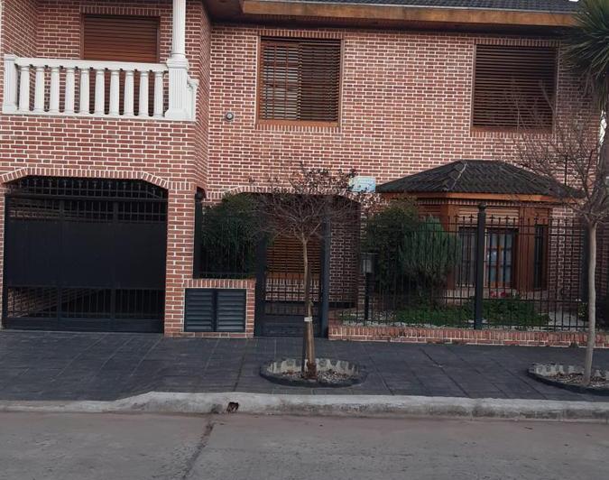 Casa · 344m² · 3 Dormitorios · 1 Cochera