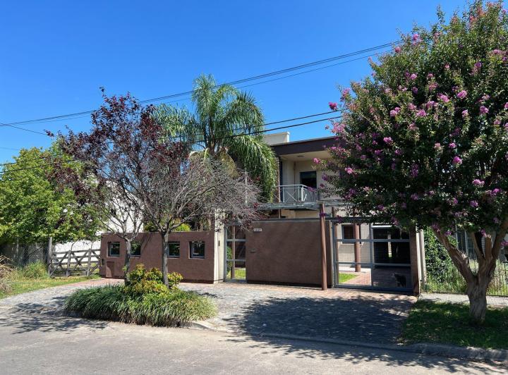 Casa · 170m² · 7 Ambientes · 1 Cochera