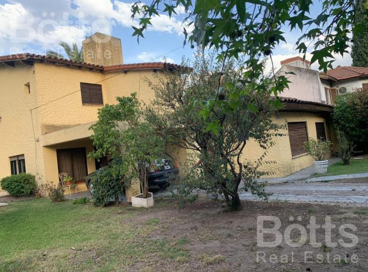 Casa · 162m² · 5 Ambientes · 1 Cochera
