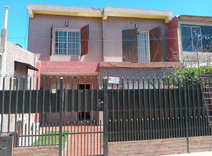 Casa · 95m² · 6 Ambientes · 1 Cochera