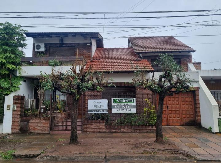 Casa · 195m² · 4 Ambientes · 1 Cochera