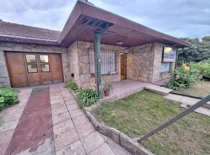 Casa · 200m² · 3 Ambientes · 1 Cochera
