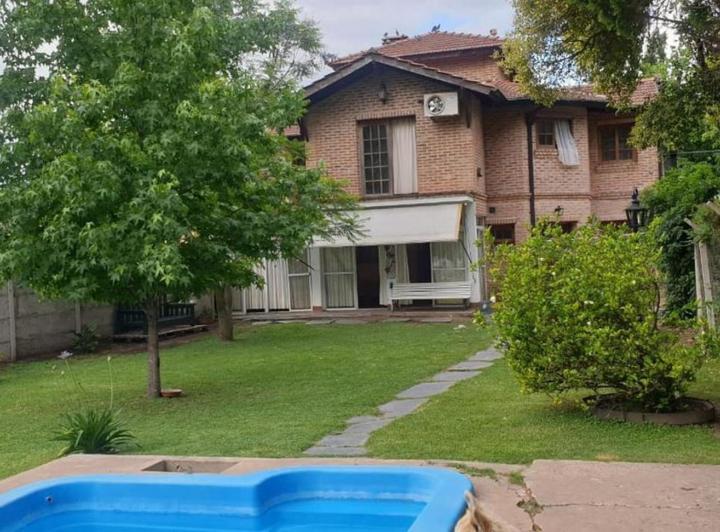 Casa · 200m² · 4 Ambientes · 3 Cocheras