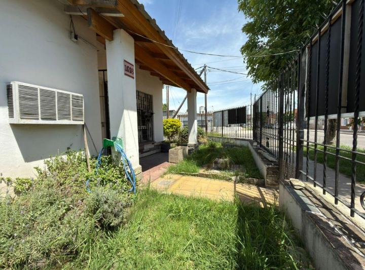 Casa · 180m² · 5 Ambientes · 1 Cochera