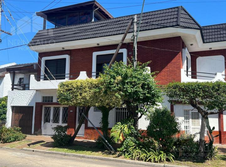 Casa · 180m² · 5 Ambientes · 1 Cochera