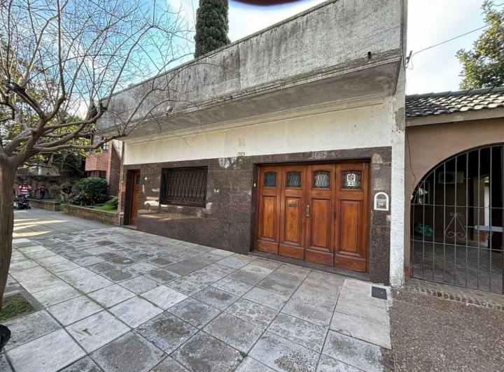 Casa · 303m² · 6 Ambientes · 1 Cochera