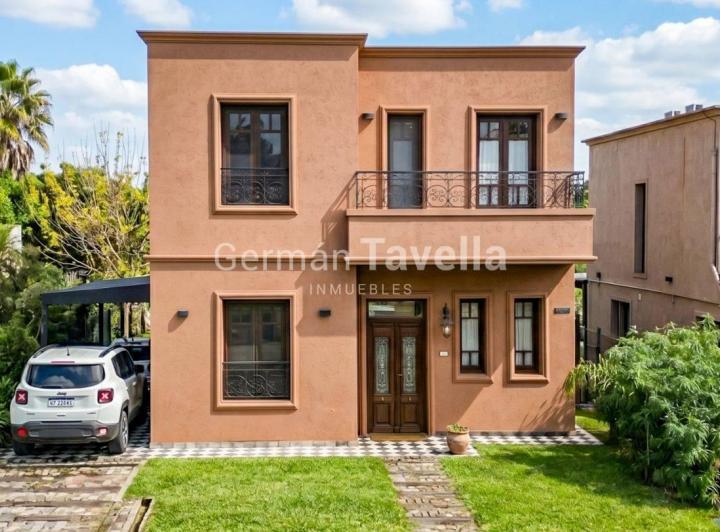Casa · 236m² · 5 Ambientes · 2 Cocheras