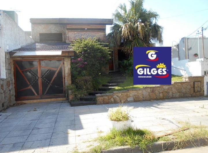 Casa · 320m² · 5 Ambientes · 1 Cochera
