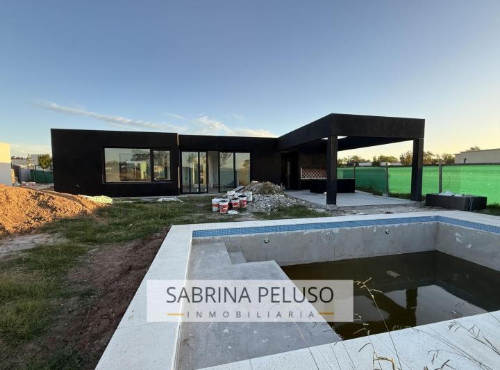 Casa · 201m² · 4 Ambientes