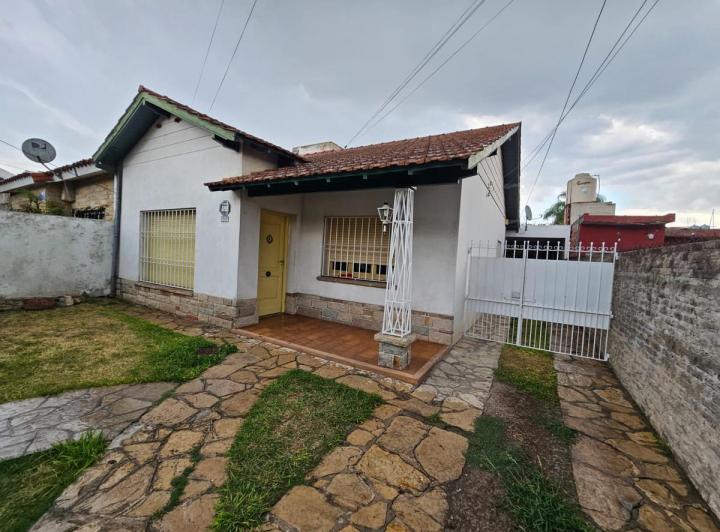 Casa · 410m² · 4 Ambientes · 2 Cocheras