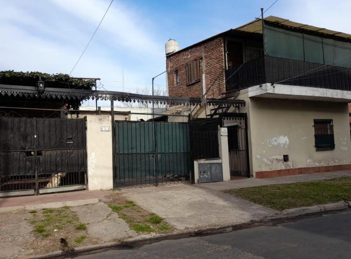 Casa · 250m² · 7 Dormitorios · 3 Cocheras
