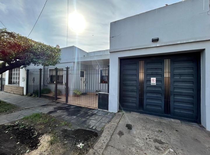 Casa · 220m² · 5 Ambientes · 1 Cochera