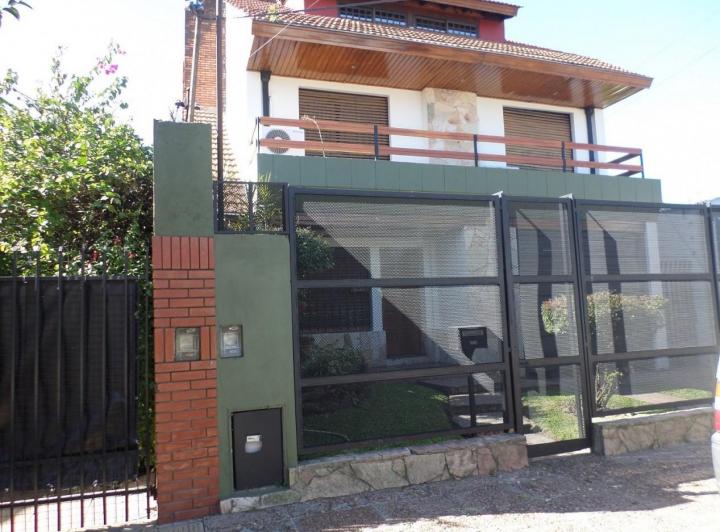 Casa · 180m² · 5 Ambientes · 2 Cocheras
