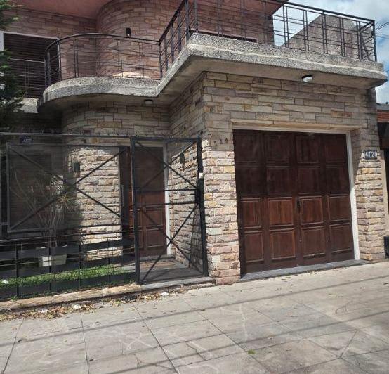 Casa · 200m² · 7 Ambientes · 2 Cocheras