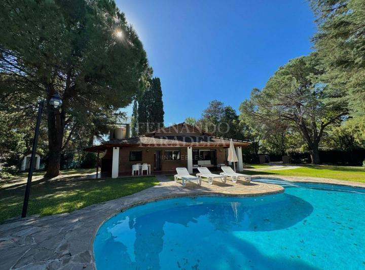 Casa · 153m² · 4 Ambientes · 2 Cocheras