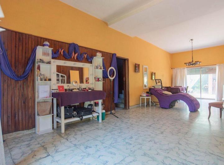 Casa · 230m² · 6 Ambientes · 2 Cocheras