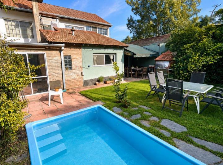 Casa · 160m² · 4 Ambientes · 3 Cocheras