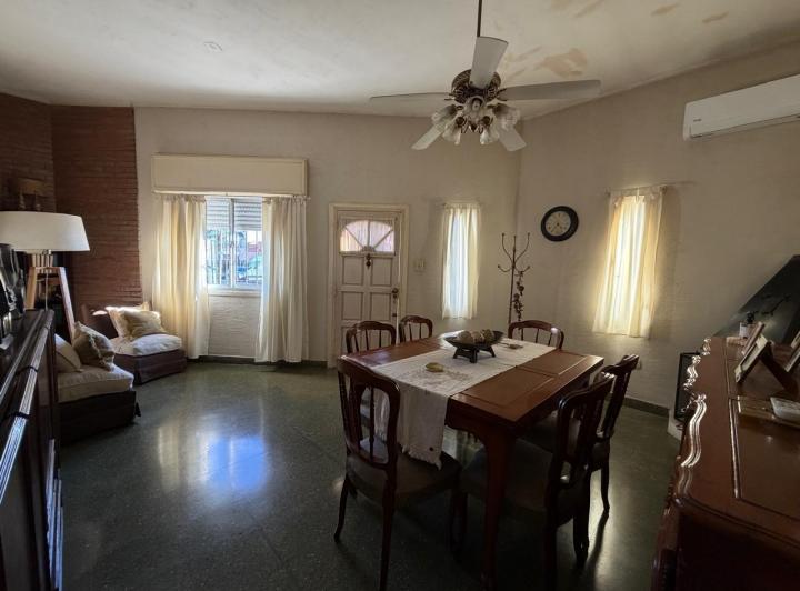 Casa · 146m² · 6 Ambientes · 1 Cochera