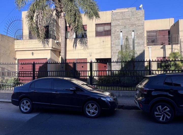 Casa · 300m² · 6 Ambientes · 2 Cocheras