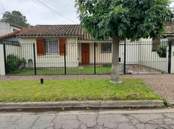 Casa · 130m² · 3 Ambientes · 3 Cocheras