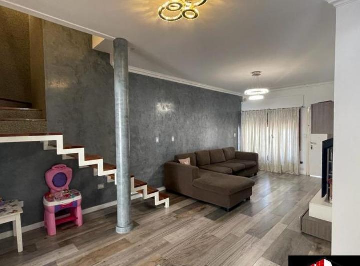 Casa · 302m² · 4 Ambientes · 3 Cocheras