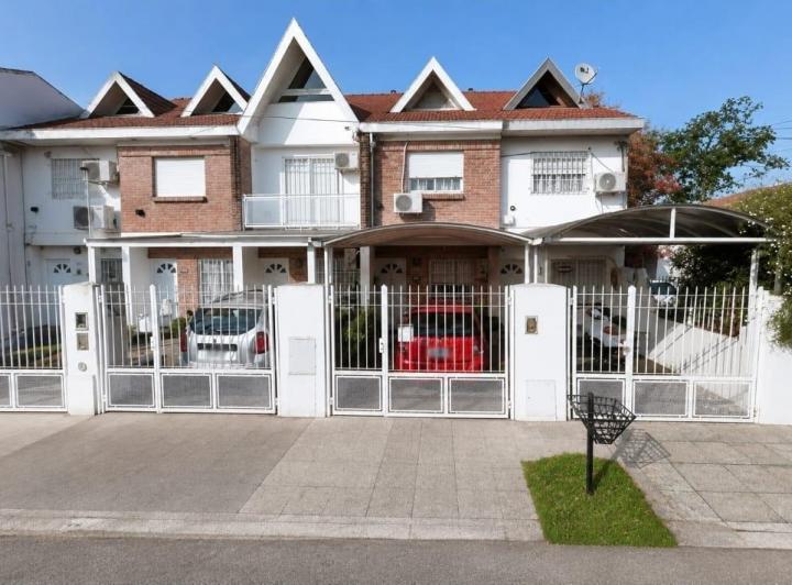 Casa · 100m² · 4 Ambientes · 1 Cochera