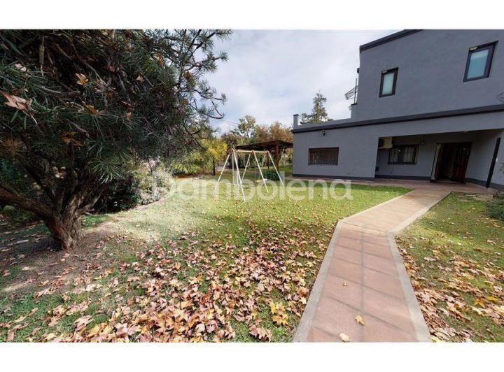 Casa · 105m² · 4 Ambientes · 2 Cocheras