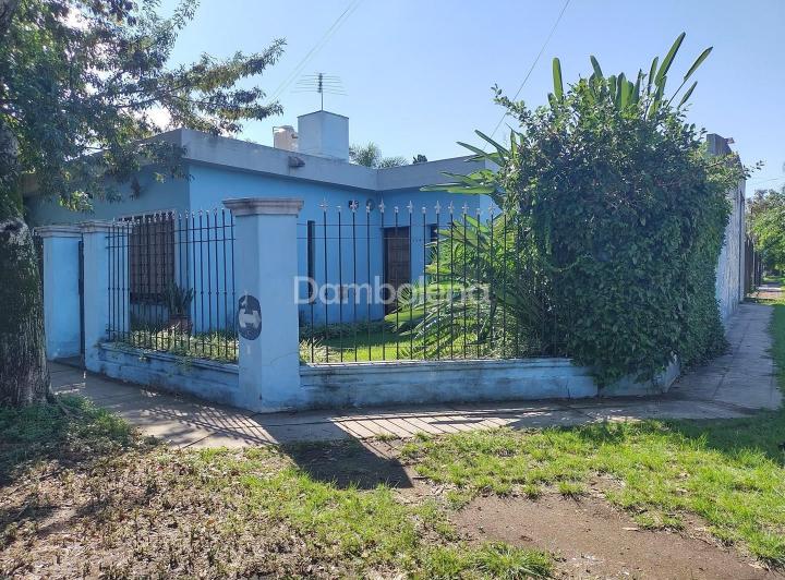 Casa · 120m² · 4 Ambientes · 6 Cocheras