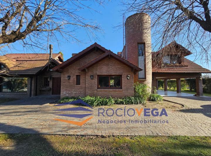 Casa · 346m² · 6 Ambientes · 4 Cocheras